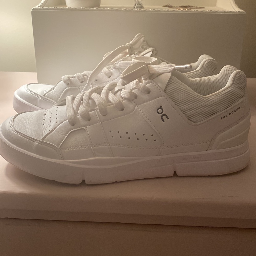 On Cloud sneakers - Picture 2 of 5